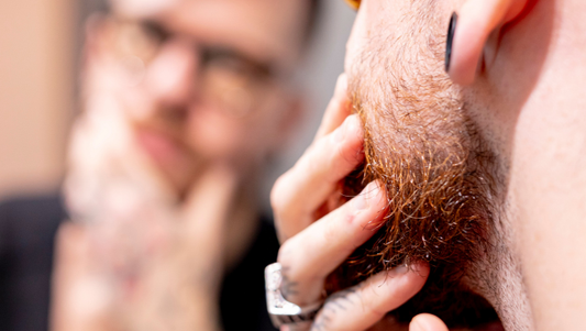Pellicules de barbe : comment s'en débarrasser sans tout raser ?